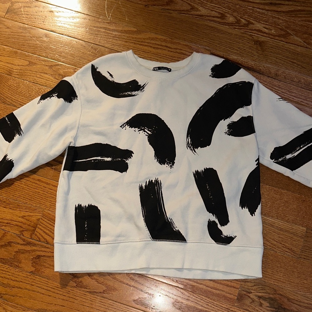 Zara White Sweatshirt with Black Brushstroke Print